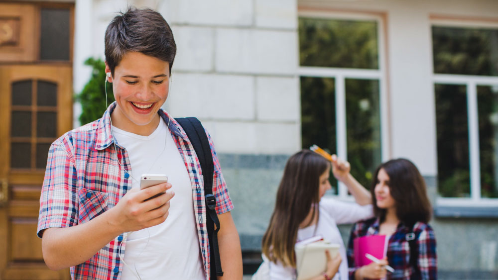 Volta às aulas: como utilizar o SMS para se comunicar com seus alunos durante o ano letivo